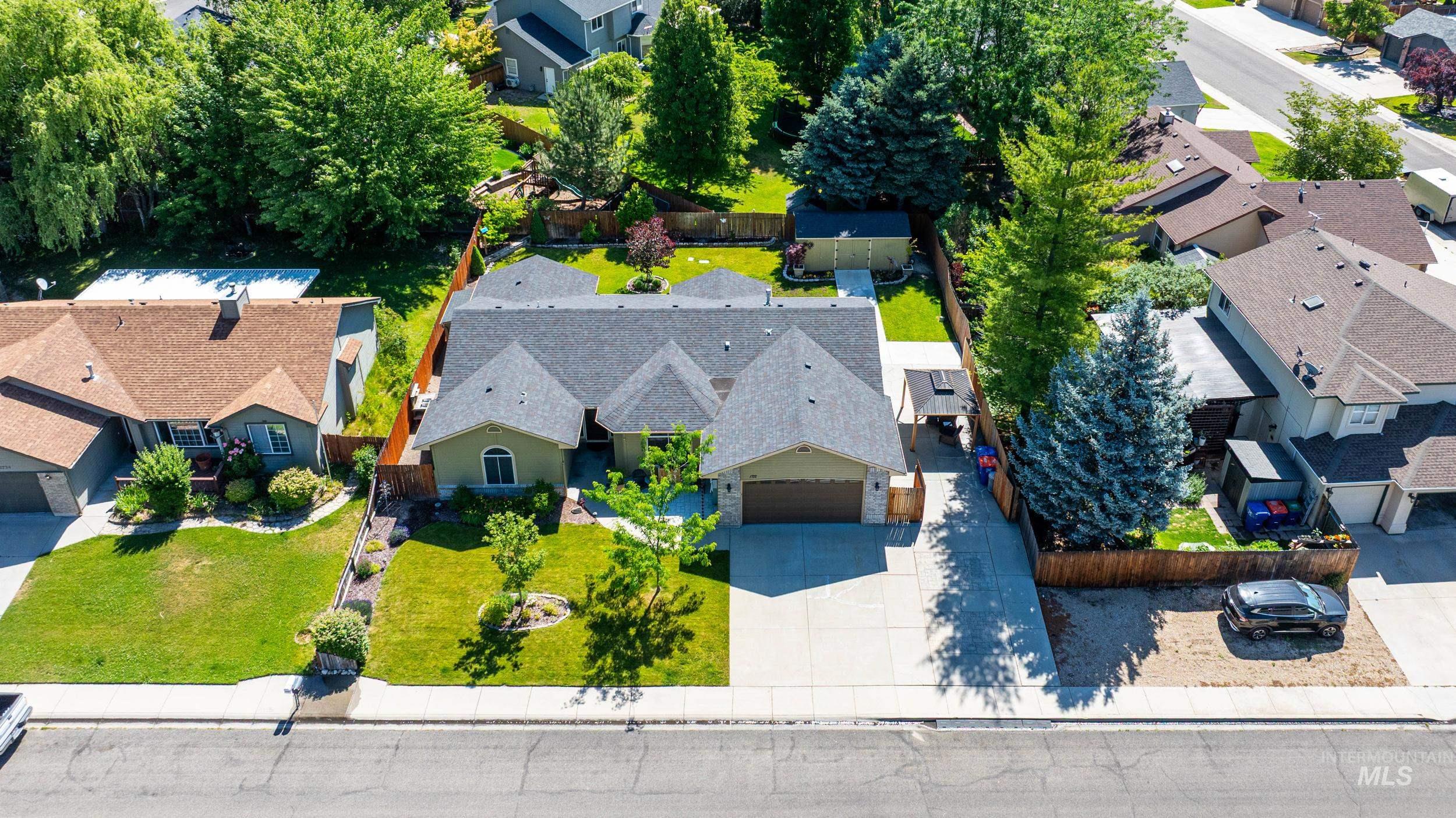 1712 N Eagle Creek Way, Eagle, Idaho 83616, 3 Bedrooms, 2 Bathrooms, Residential For Sale, Price $520,000,MLS 98990528