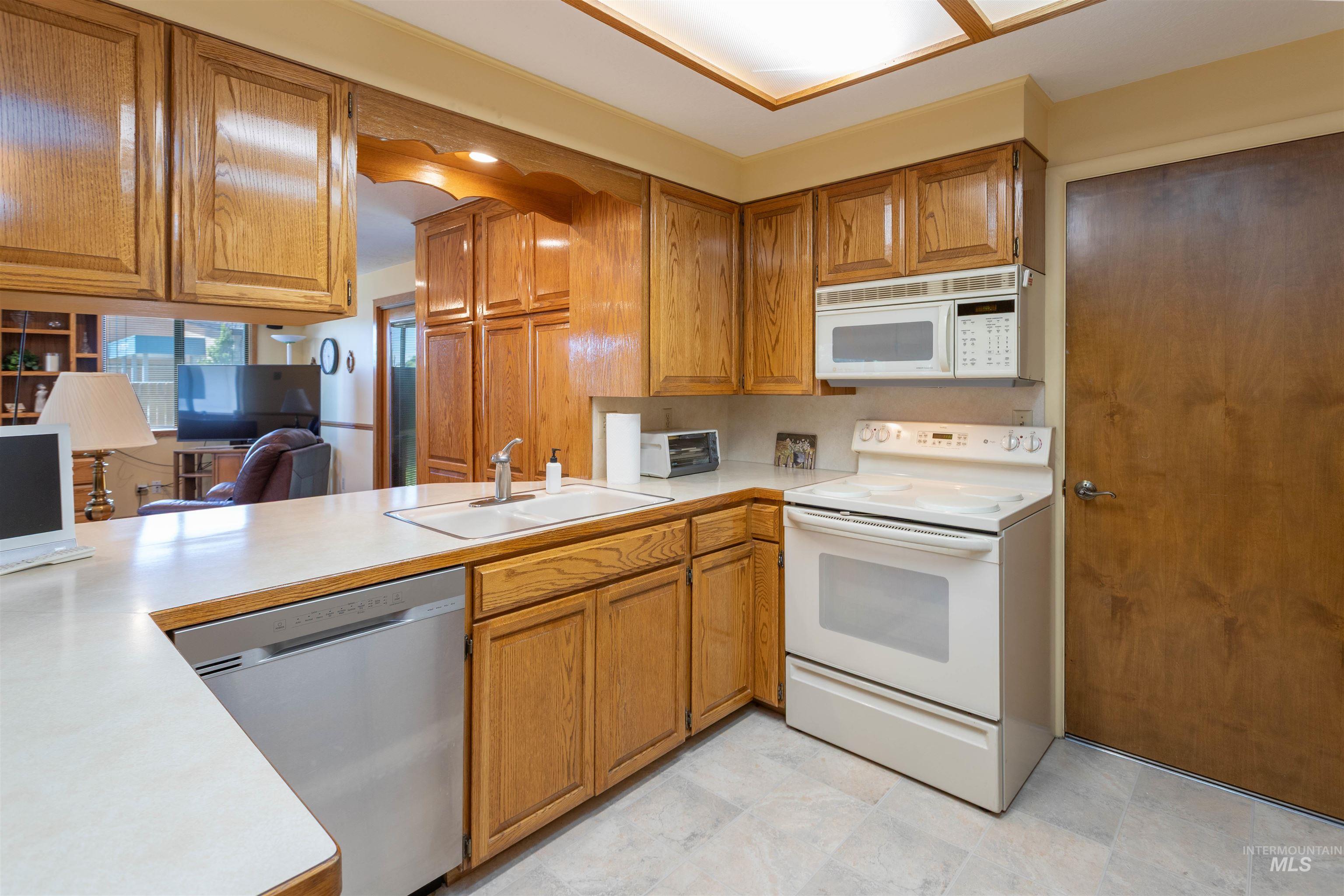 8321 W Westchester Ave, Boise, Idaho 83704, 5 Bedrooms, 2 Bathrooms, Residential For Sale, Price $509,900,MLS 98990529
