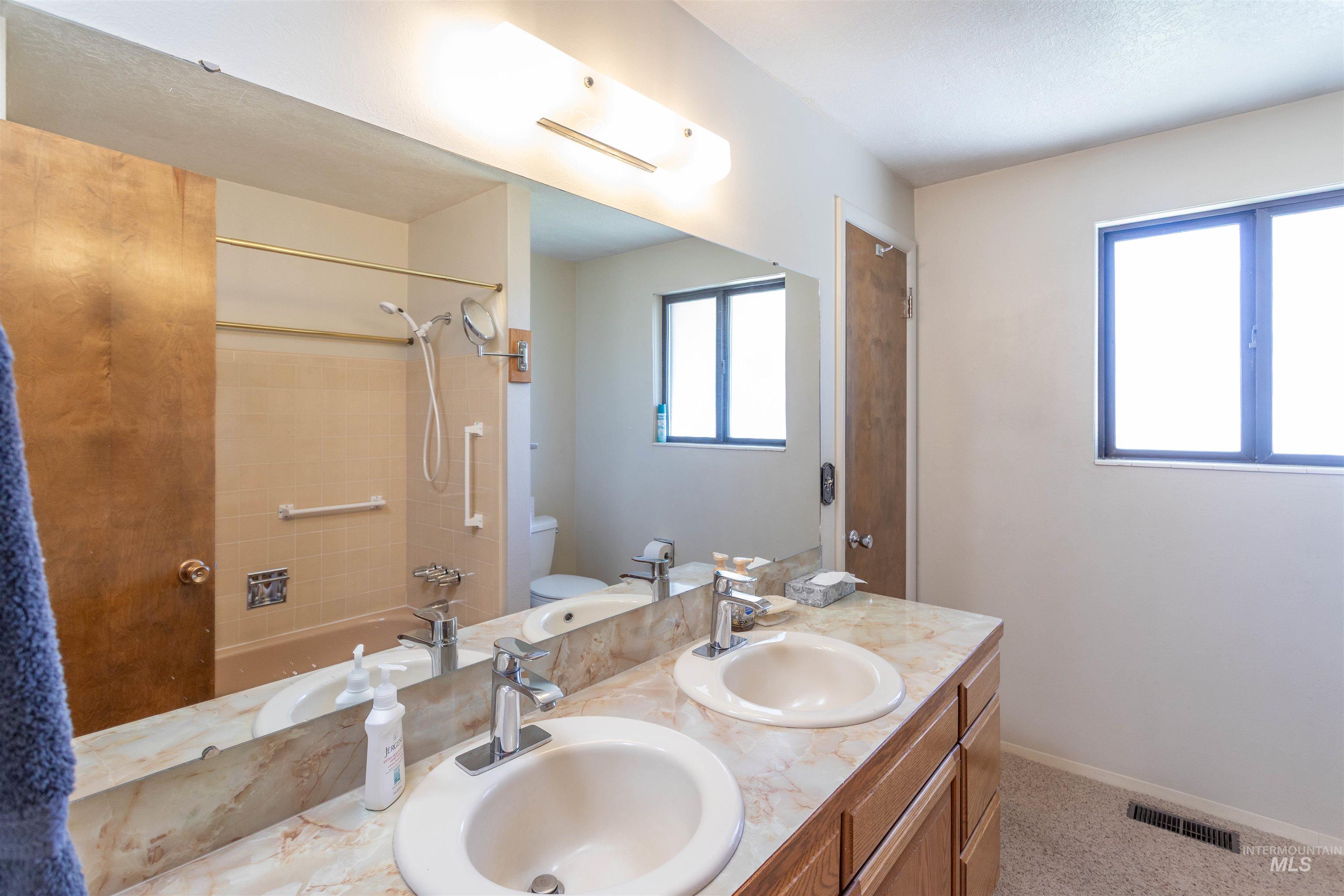 8321 W Westchester Ave, Boise, Idaho 83704, 5 Bedrooms, 2 Bathrooms, Residential For Sale, Price $509,900,MLS 98990529