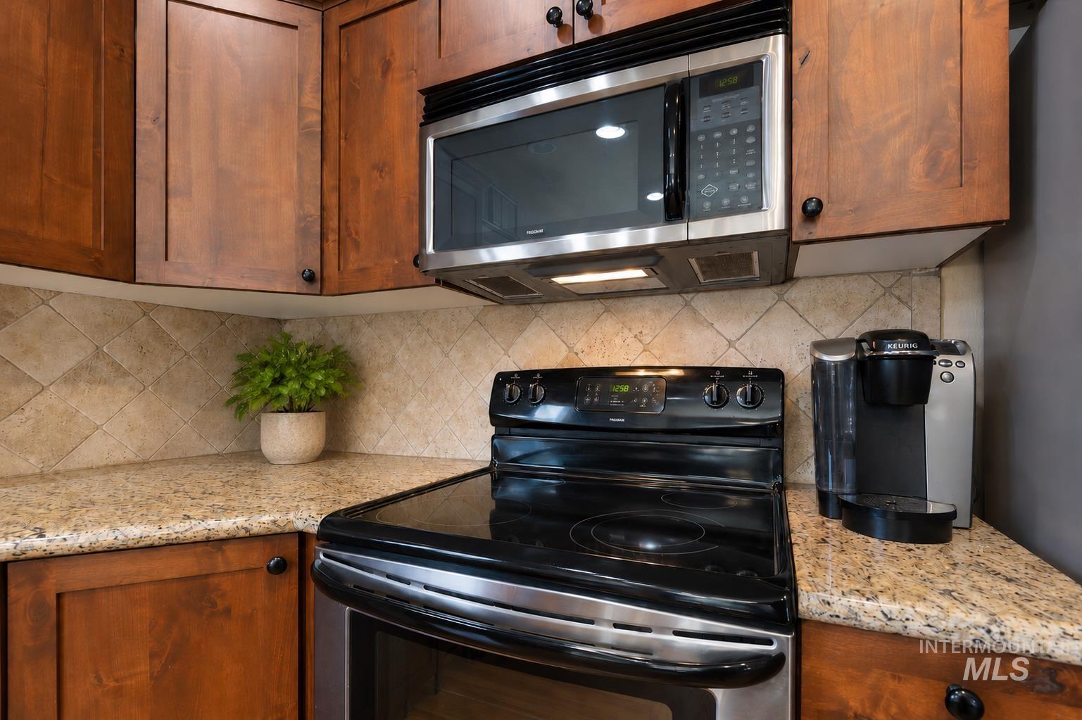 2946 N Christian Way, Meridian, Idaho 83646, 3 Bedrooms, 2.5 Bathrooms, Residential For Sale, Price $479,900,MLS 98990530
