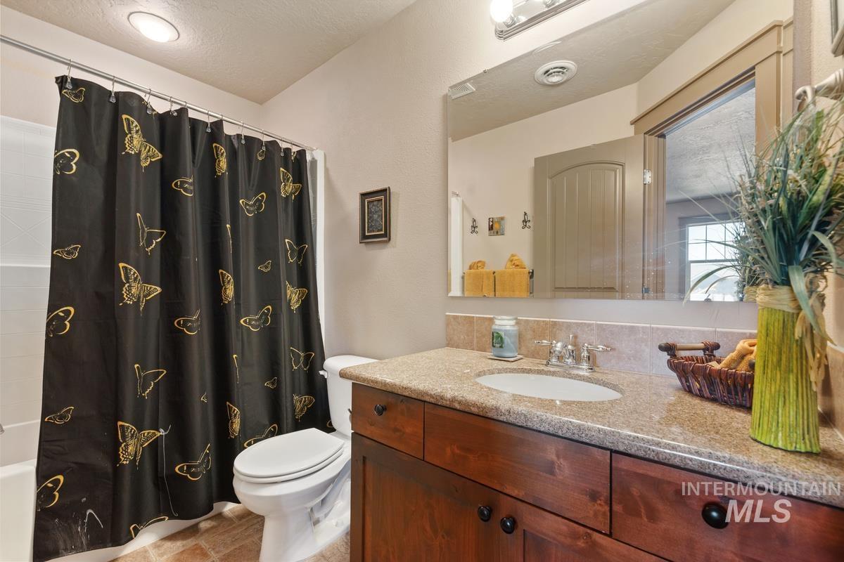 2946 N Christian Way, Meridian, Idaho 83646, 3 Bedrooms, 2.5 Bathrooms, Residential For Sale, Price $499,900,MLS 98990530