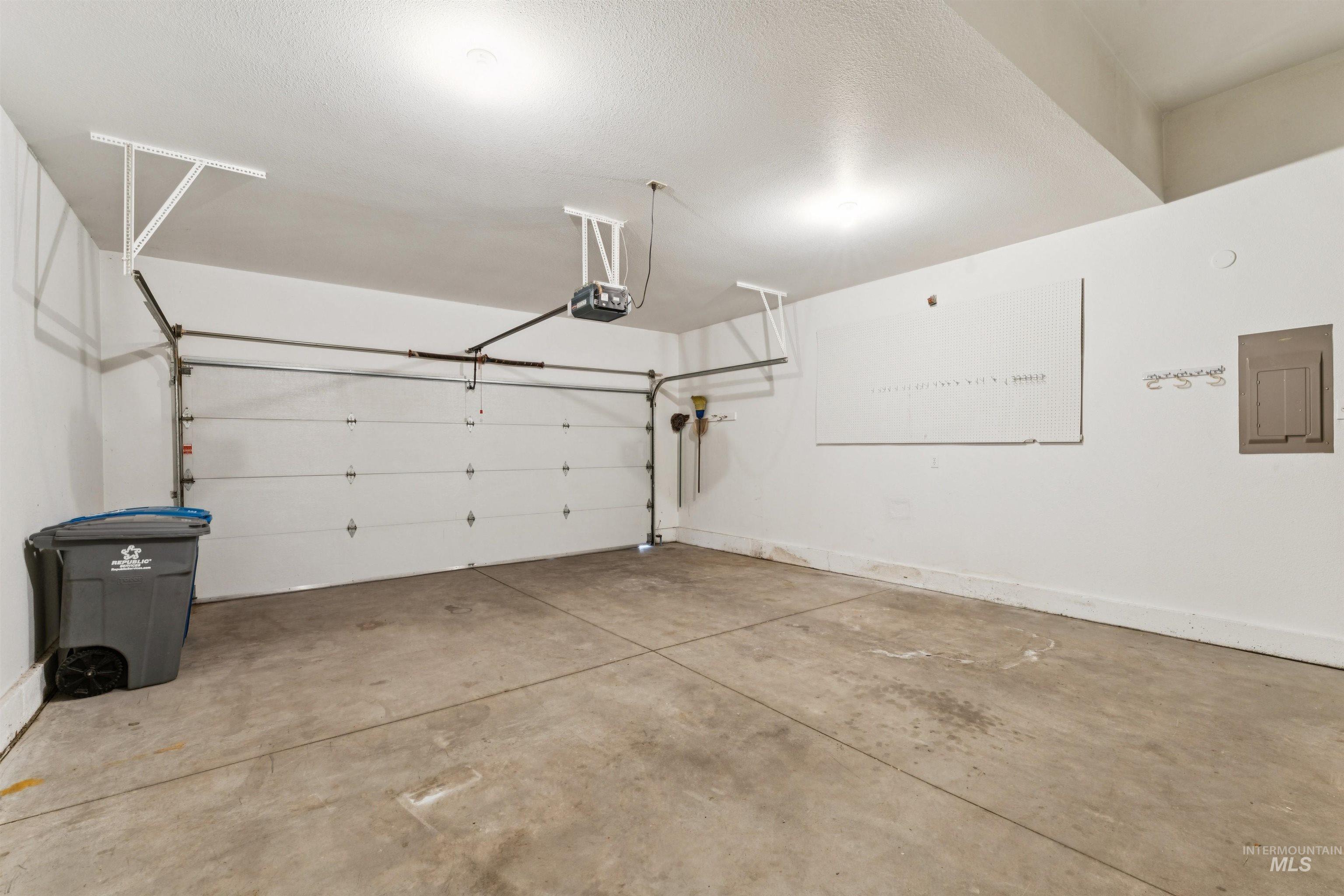 3551 N Rock Creek Lane, Garden City, Idaho 83703, 3 Bedrooms, 2 Bathrooms, Residential For Sale, Price $685,000,MLS 98990537