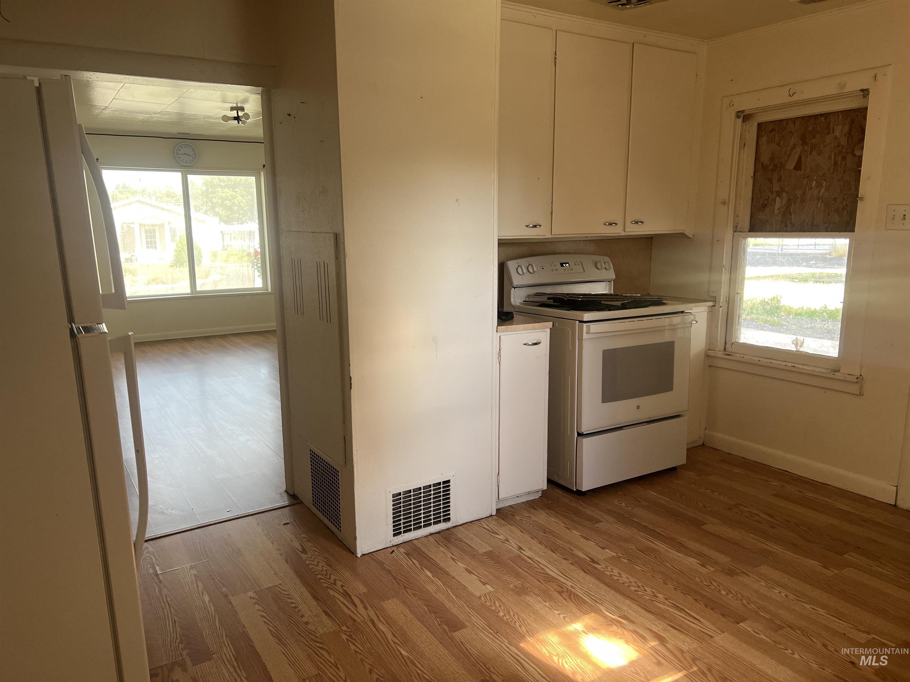 1124 Benjamin Street, Clarkston, Washington 99403, 2 Bedrooms, 1 Bathroom, Residential For Sale, Price $165,000, 98990541