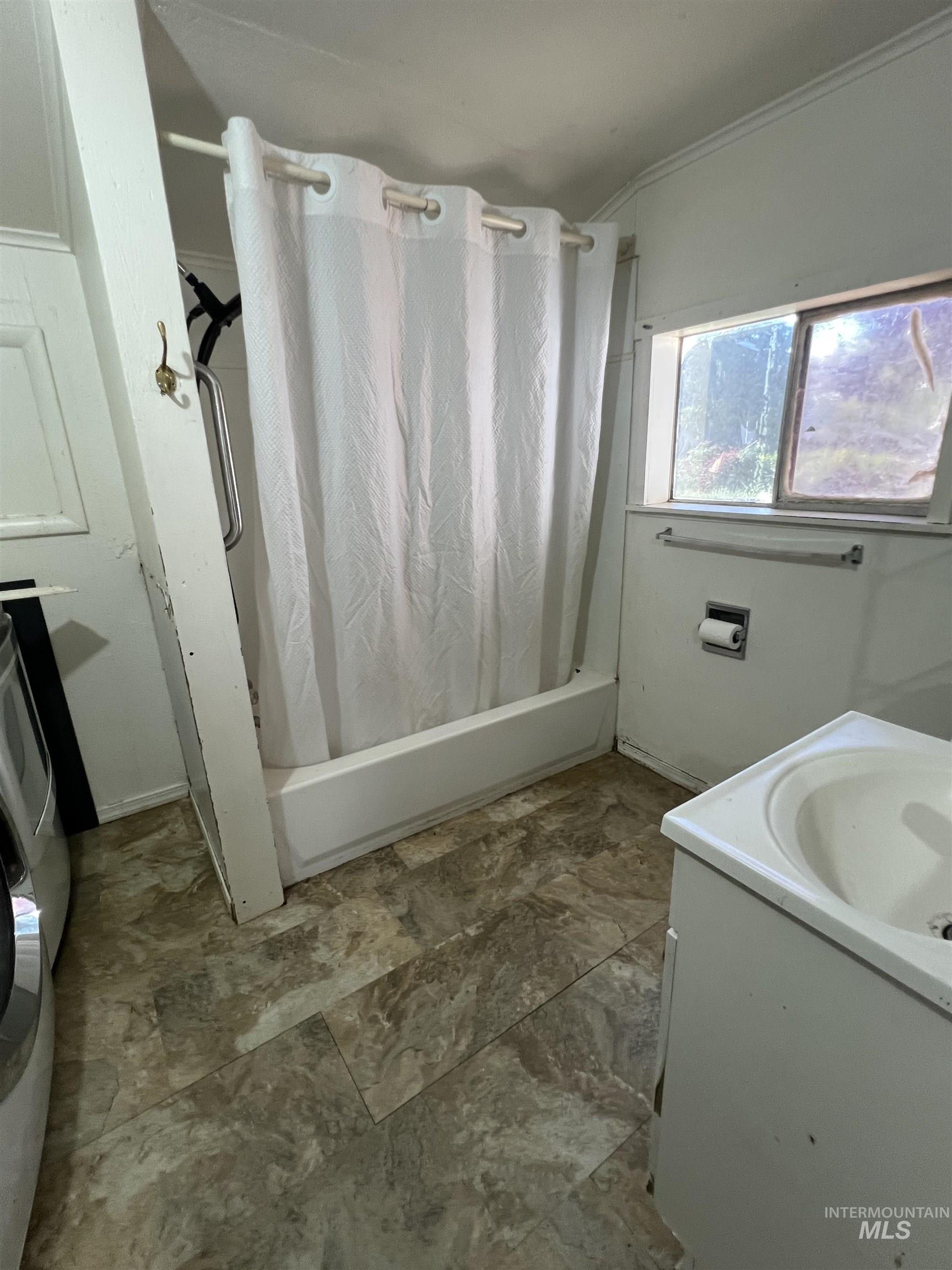1124 Benjamin Street, Clarkston, Washington 99403, 2 Bedrooms, 1 Bathroom, Residential For Sale, Price $165,000, 98990541
