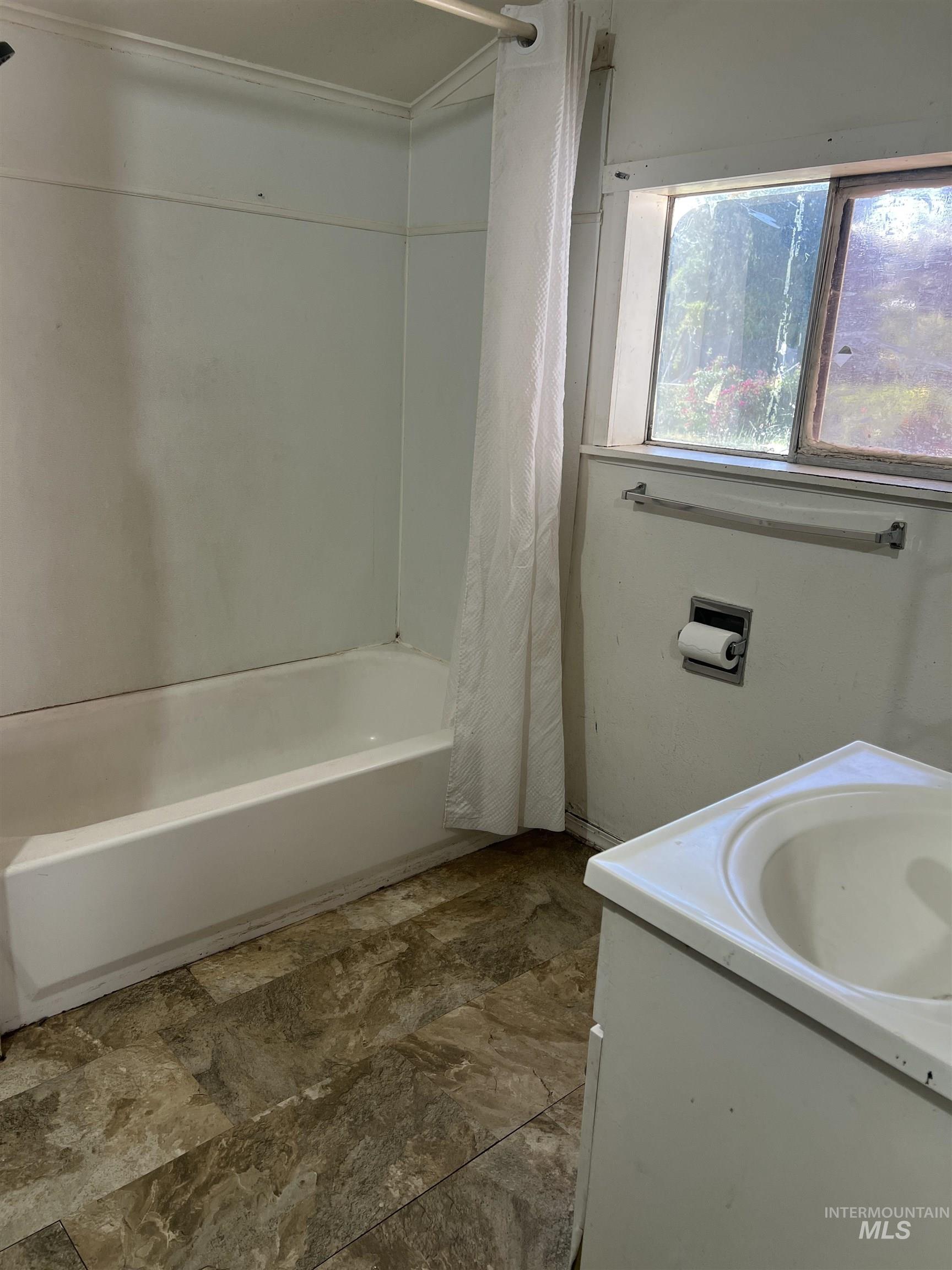 1124 Benjamin Street, Clarkston, Washington 99403, 2 Bedrooms, 1 Bathroom, Residential For Sale, Price $165,000, 98990541