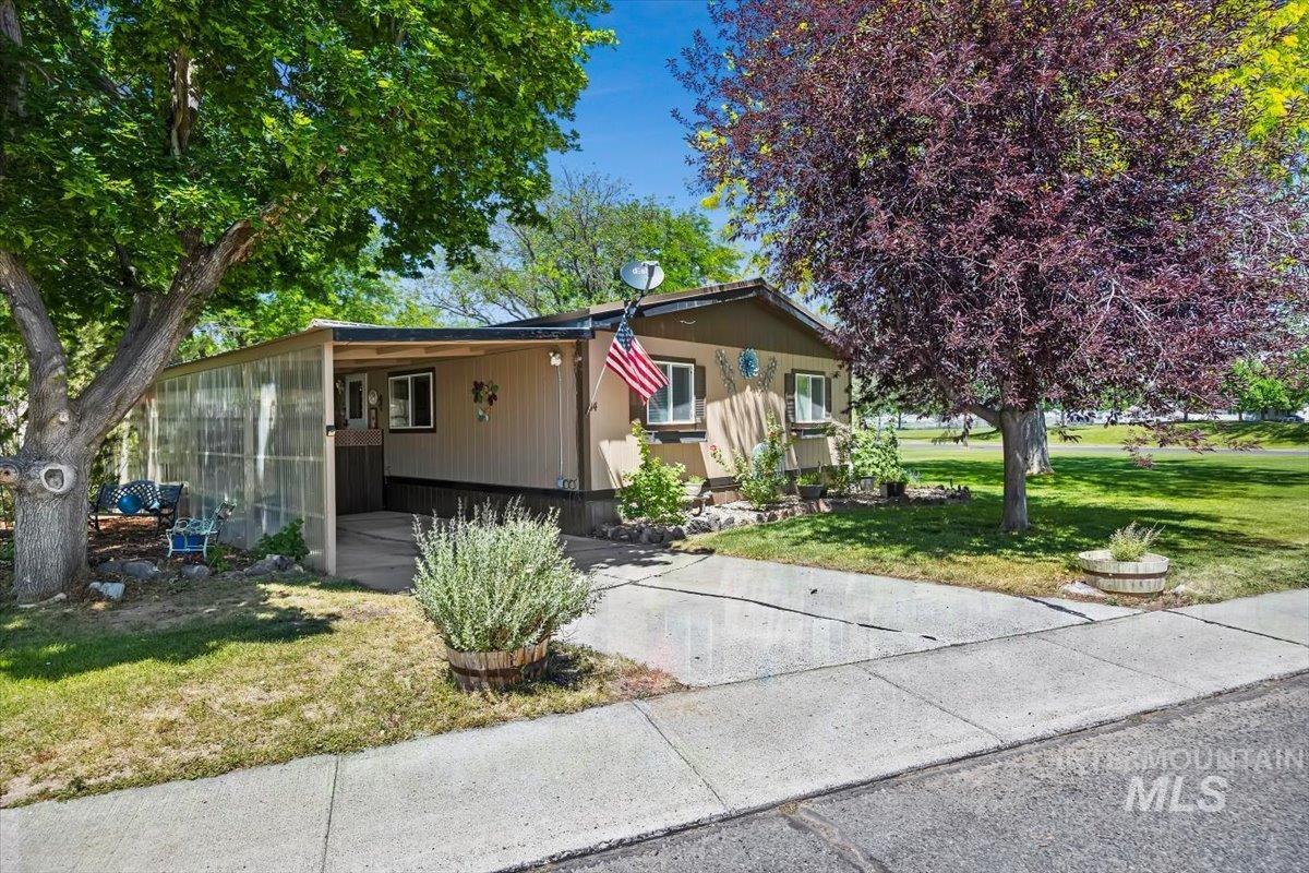 333 Rock Creek Rd N, Hansen, Idaho 83334, 3 Bedrooms, 2 Bathrooms, Residential For Sale, Price $210,000,MLS 98990542