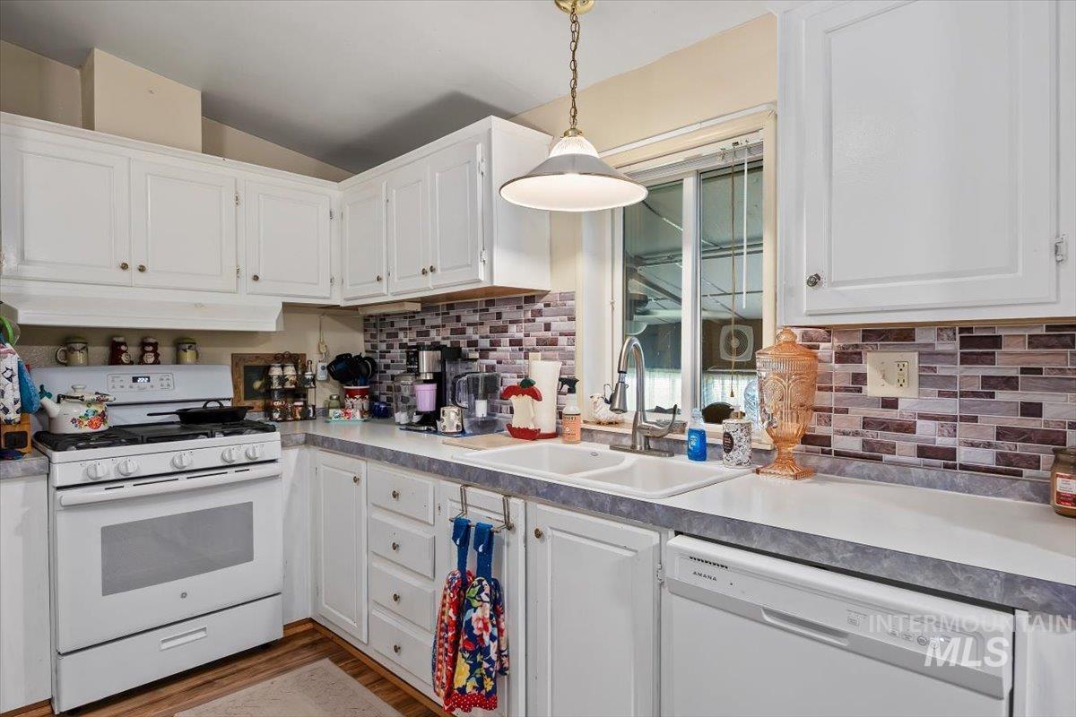 333 Rock Creek Rd N, Hansen, Idaho 83334, 3 Bedrooms, 2 Bathrooms, Residential For Sale, Price $210,000,MLS 98990542