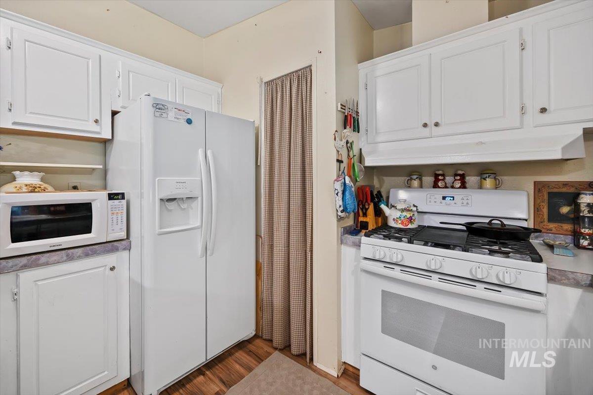 333 Rock Creek Rd N, Hansen, Idaho 83334, 3 Bedrooms, 2 Bathrooms, Residential For Sale, Price $210,000,MLS 98990542