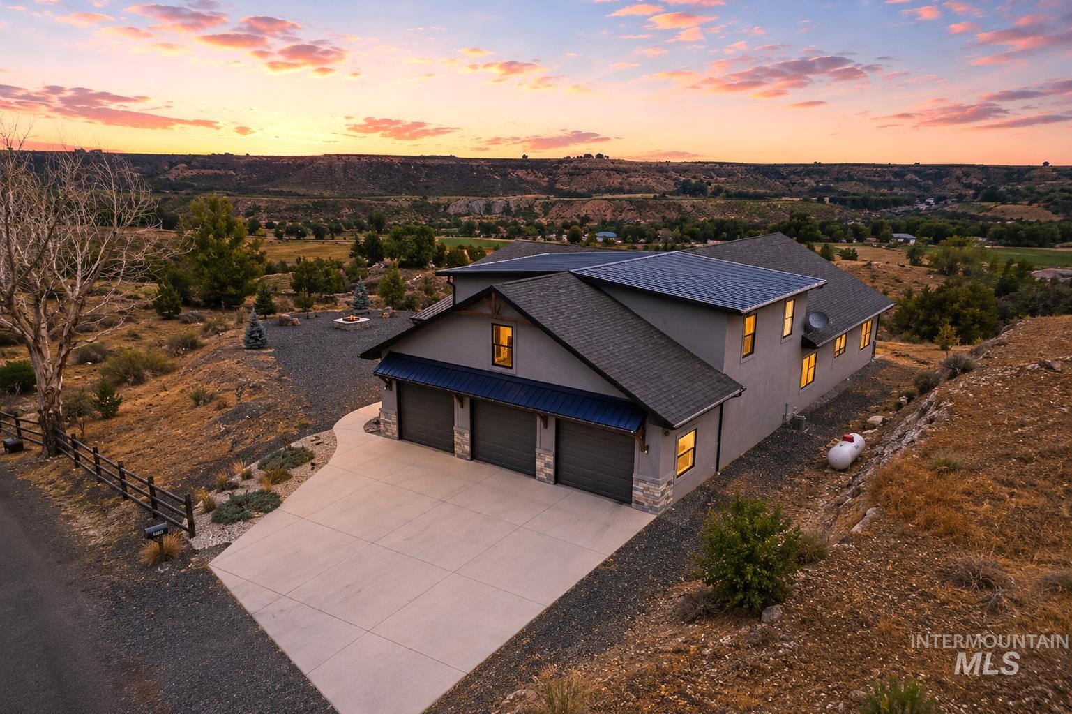 4522 Snake River Mesa Rd, Buhl, Idaho 83316-5146, 3 Bedrooms, 3 Bathrooms, Residential For Sale, Price $875,000,MLS 98990545