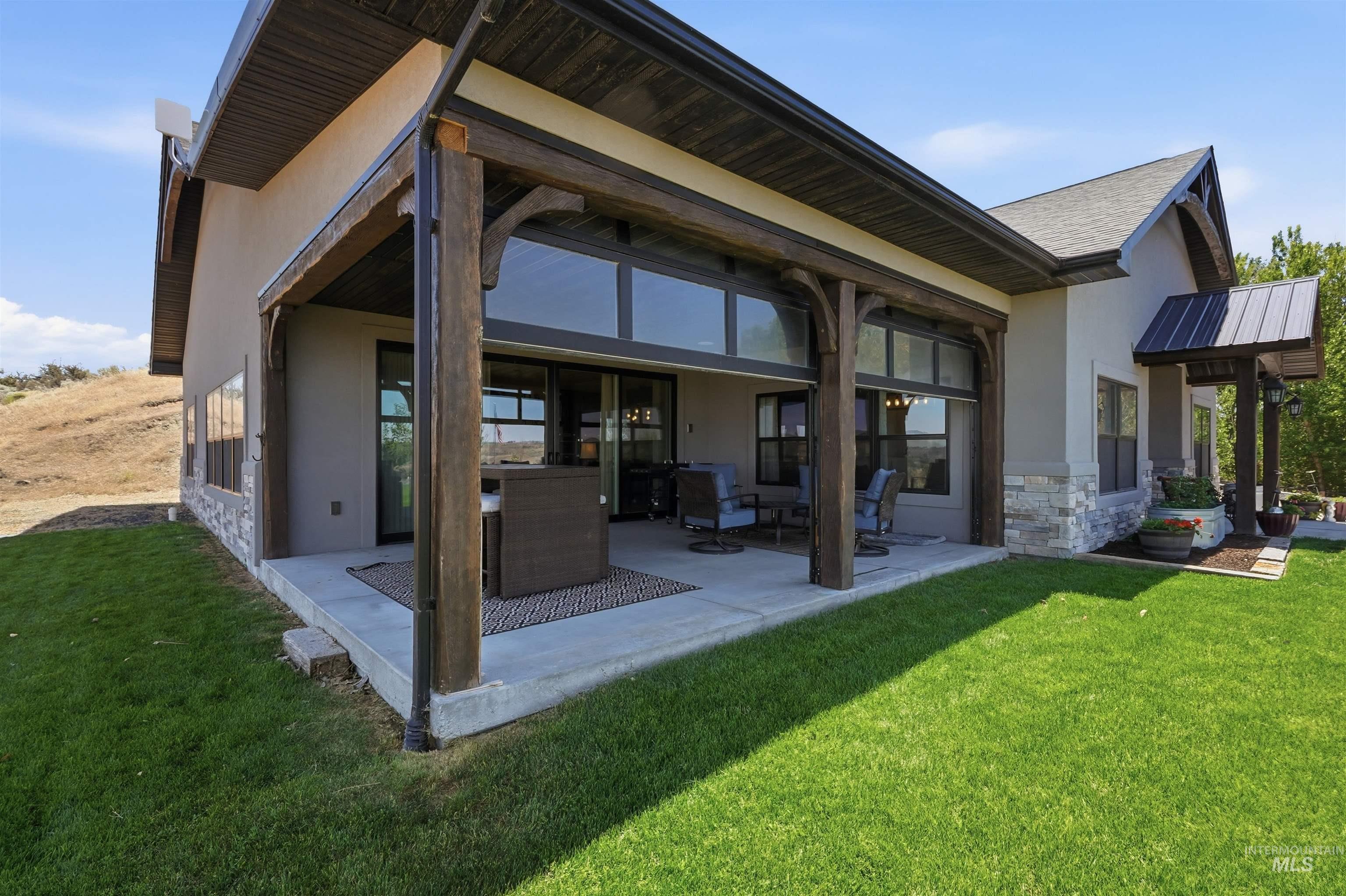 4522 Snake River Mesa Rd, Buhl, Idaho 83316-5146, 3 Bedrooms, 3 Bathrooms, Residential For Sale, Price $875,000,MLS 98990545