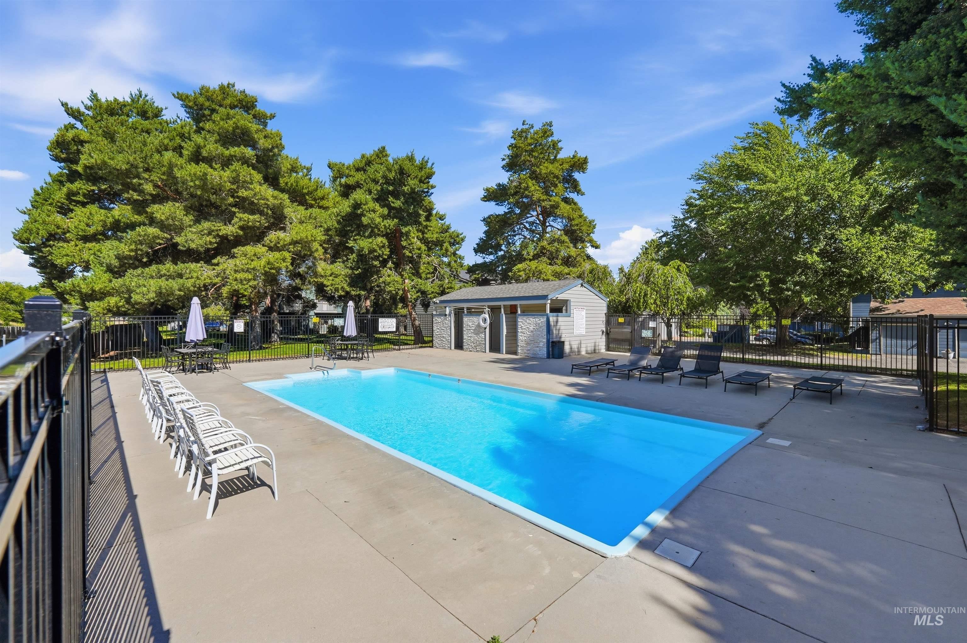 1841 E Old Saybrook Ln, Boise, Idaho 83706, 2 Bedrooms, 1.5 Bathrooms, Residential For Sale, Price $355,000,MLS 98990546