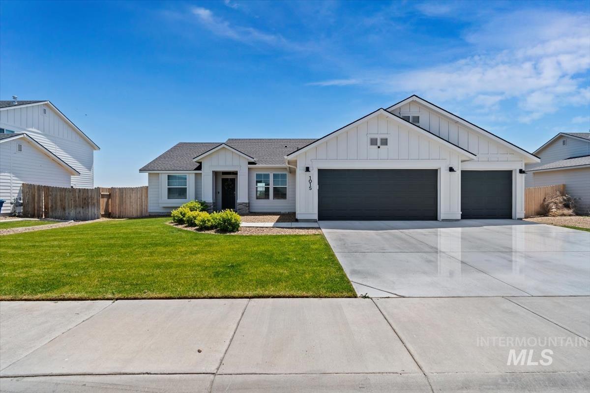 1015 SW Besra, Mountain Home, Idaho 83647, 4 Bedrooms, 2 Bathrooms, Residential For Sale, Price $389,900, 98990551