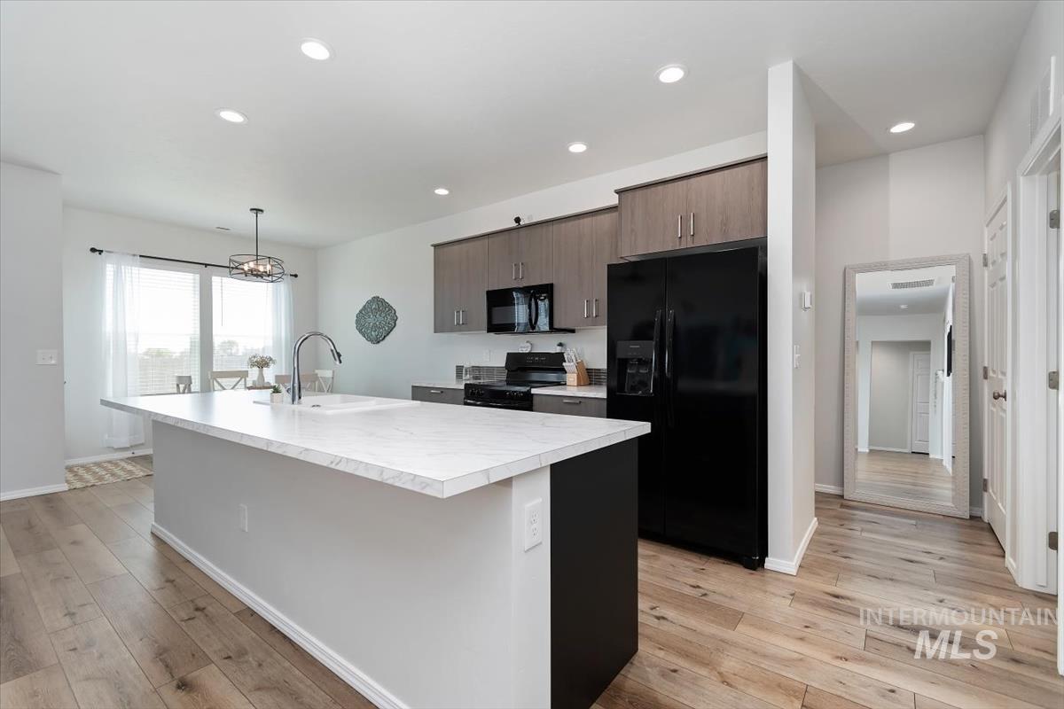 1015 SW Besra, Mountain Home, Idaho 83647, 4 Bedrooms, 2 Bathrooms, Residential For Sale, Price $389,900, 98990551