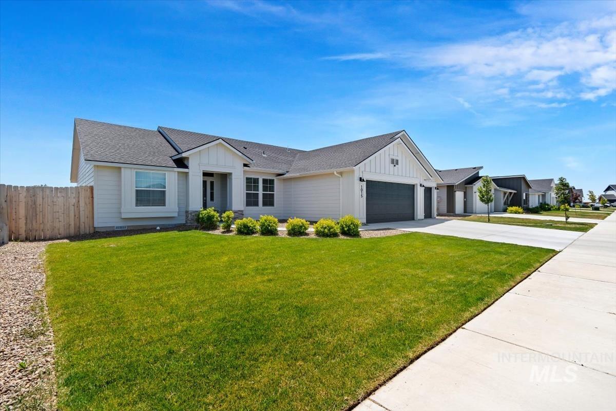 1015 SW Besra, Mountain Home, Idaho 83647, 4 Bedrooms, 2 Bathrooms, Residential For Sale, Price $389,900, 98990551