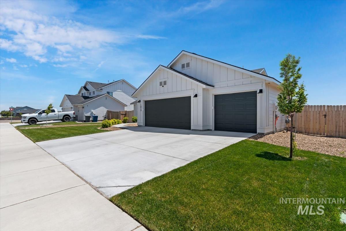 1015 SW Besra, Mountain Home, Idaho 83647, 4 Bedrooms, 2 Bathrooms, Residential For Sale, Price $389,900, 98990551