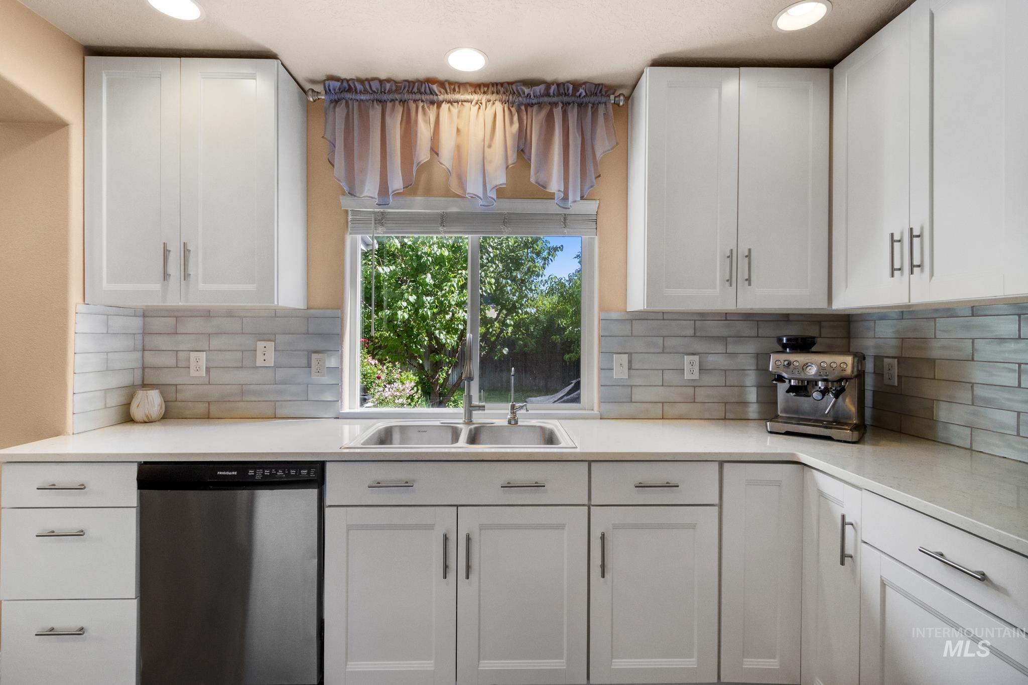 155 E Moskee St., Meridian, Idaho 83646, 4 Bedrooms, 2.5 Bathrooms, Residential For Sale, Price $525,000, 98990552