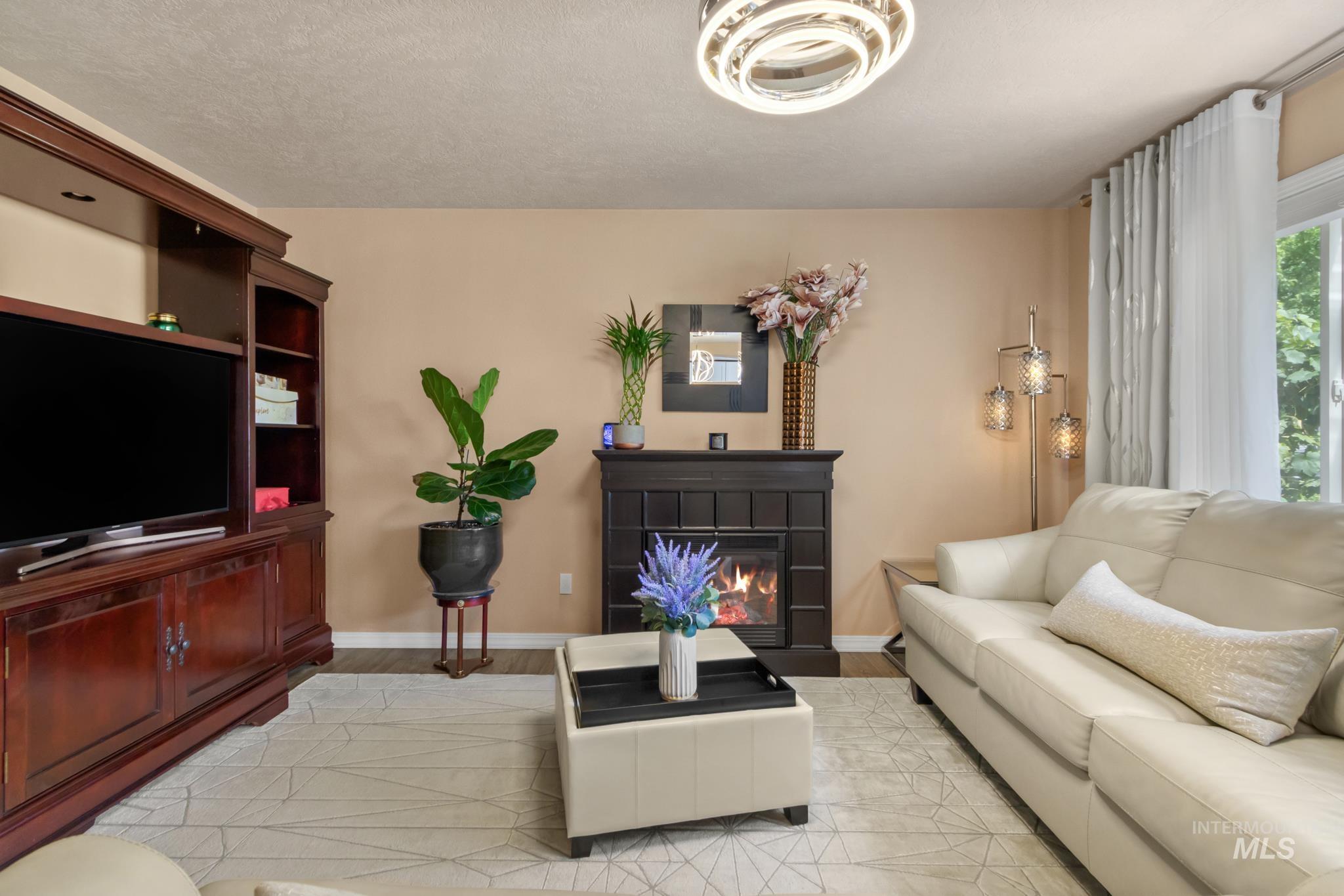 155 E Moskee St., Meridian, Idaho 83646, 4 Bedrooms, 2.5 Bathrooms, Residential For Sale, Price $525,000, 98990552