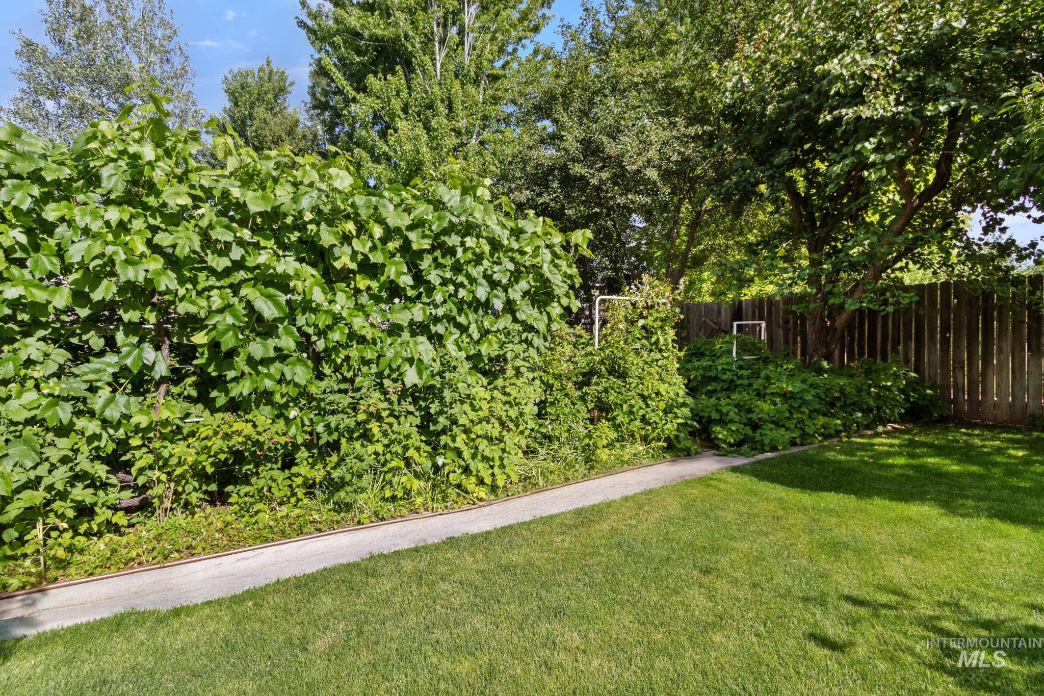 155 E Moskee St., Meridian, Idaho 83646, 4 Bedrooms, 2.5 Bathrooms, Residential For Sale, Price $525,000, 98990552