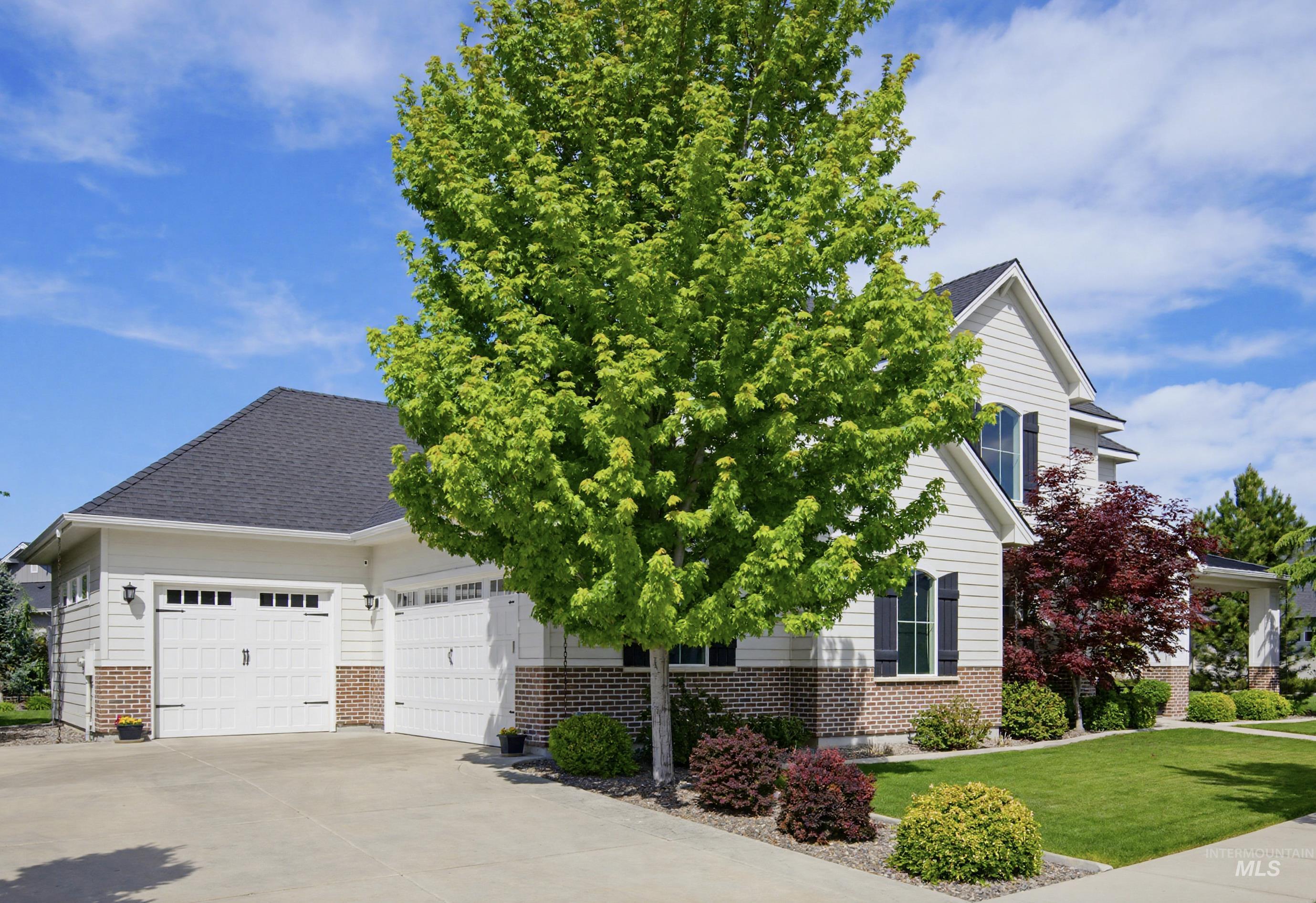 939 S Lake Pointe Way, Eagle, Idaho 83616, 4 Bedrooms, 3.5 Bathrooms, Residential For Sale, Price $1,624,900,MLS 98990556
