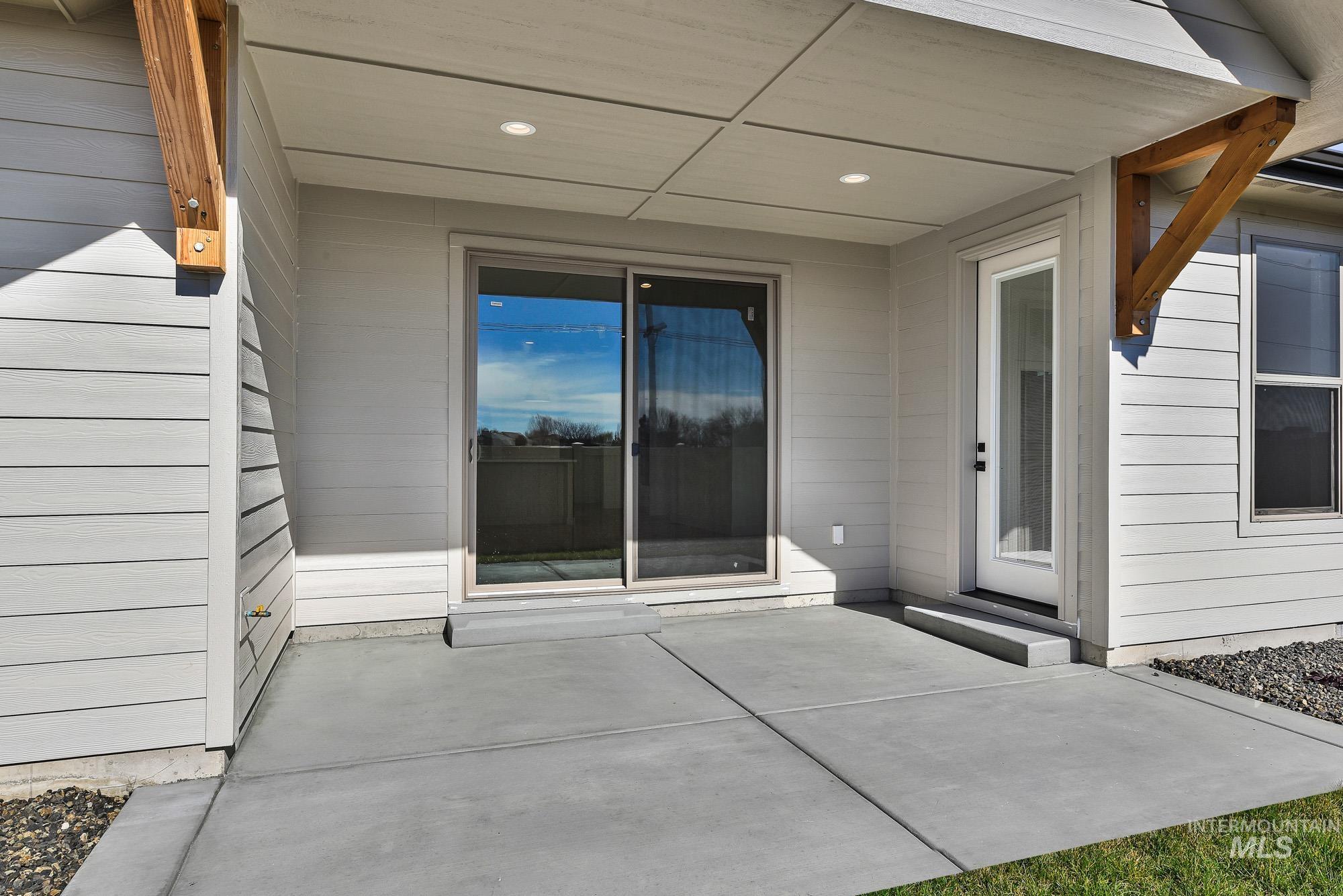 9855 W Snow Wolf Ln, Star, Idaho 83669, 3 Bedrooms, 2 Bathrooms, Residential For Sale, Price $674,900,MLS 98990562