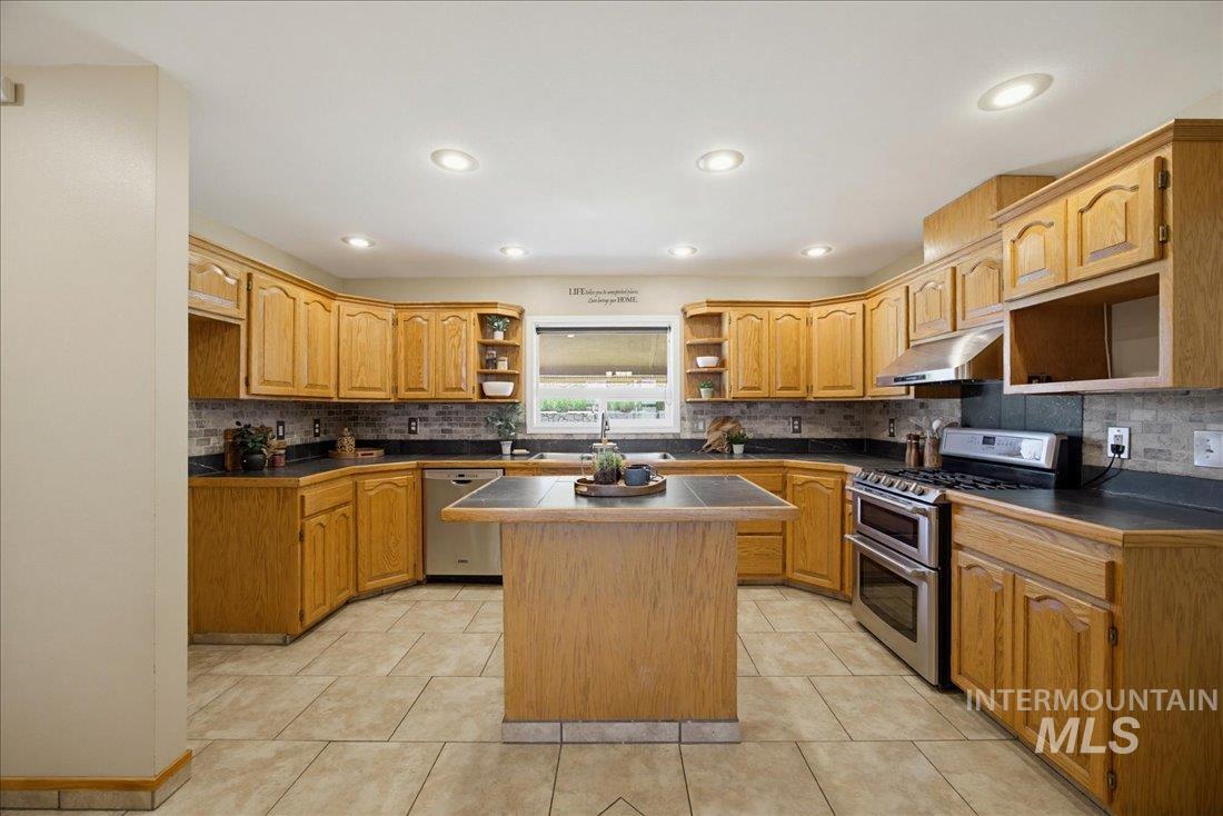 37 Valley Vista Dr, Garden Valley, Idaho 83622, 5 Bedrooms, 2.5 Bathrooms, Residential For Sale, Price $950,000,MLS 98990563