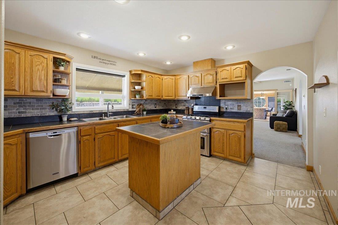 37 Valley Vista Dr, Garden Valley, Idaho 83622, 5 Bedrooms, 2.5 Bathrooms, Residential For Sale, Price $950,000,MLS 98990563