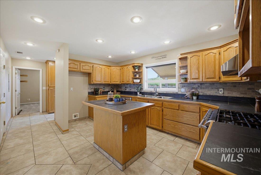 37 Valley Vista Dr, Garden Valley, Idaho 83622, 5 Bedrooms, 2.5 Bathrooms, Residential For Sale, Price $950,000,MLS 98990563