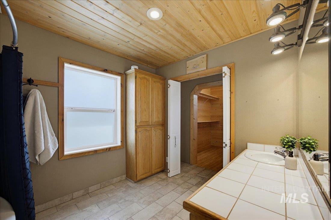 37 Valley Vista Dr, Garden Valley, Idaho 83622, 5 Bedrooms, 2.5 Bathrooms, Residential For Sale, Price $950,000,MLS 98990563