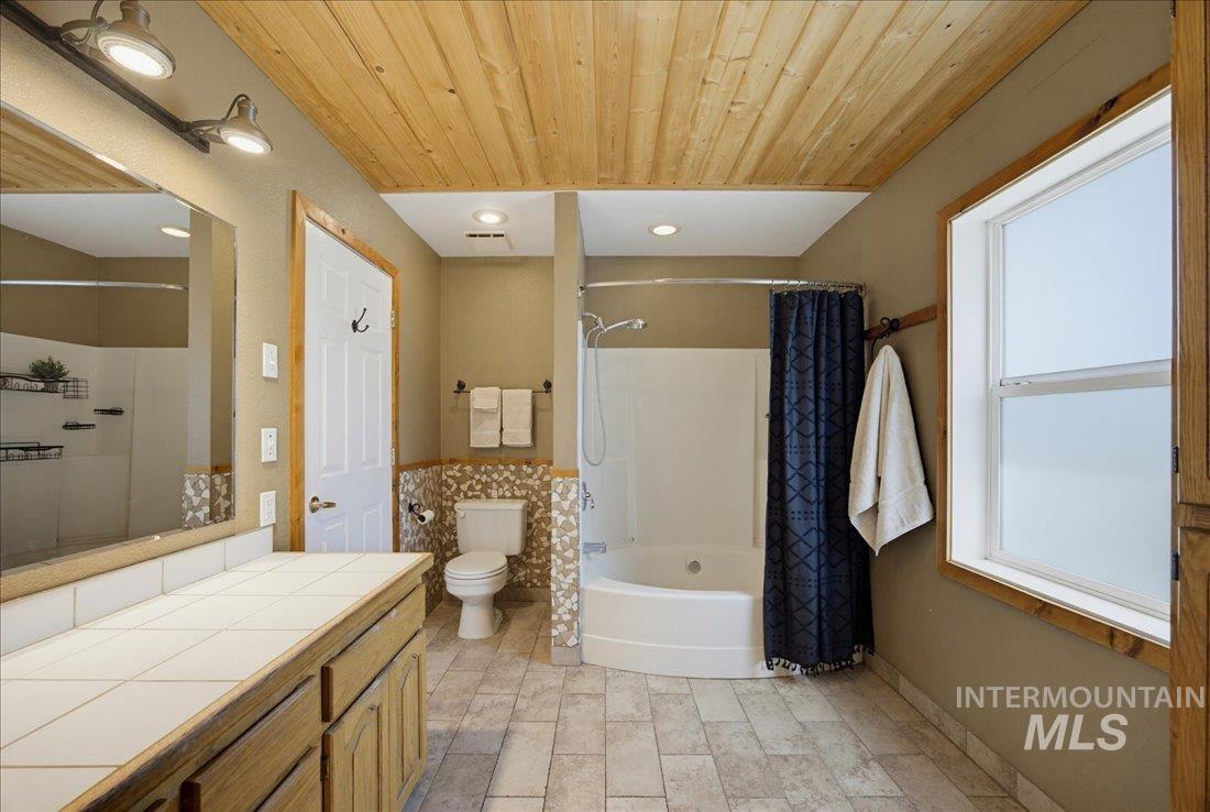 37 Valley Vista Dr, Garden Valley, Idaho 83622, 5 Bedrooms, 2.5 Bathrooms, Residential For Sale, Price $950,000,MLS 98990563