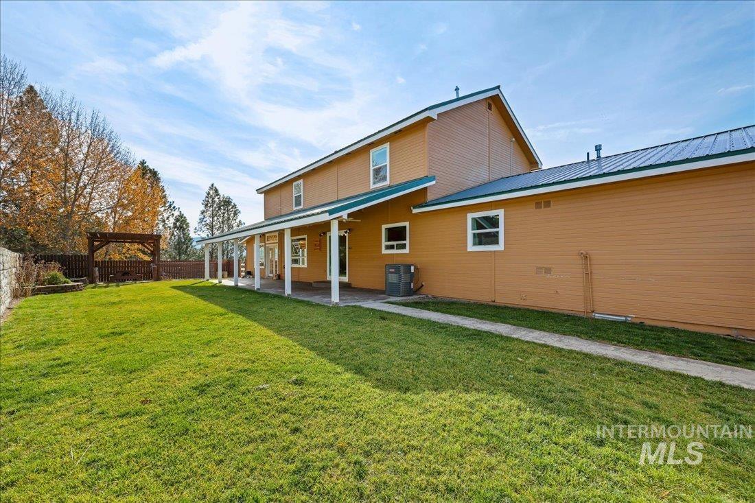 37 Valley Vista Dr, Garden Valley, Idaho 83622, 5 Bedrooms, 2.5 Bathrooms, Residential For Sale, Price $950,000,MLS 98990563