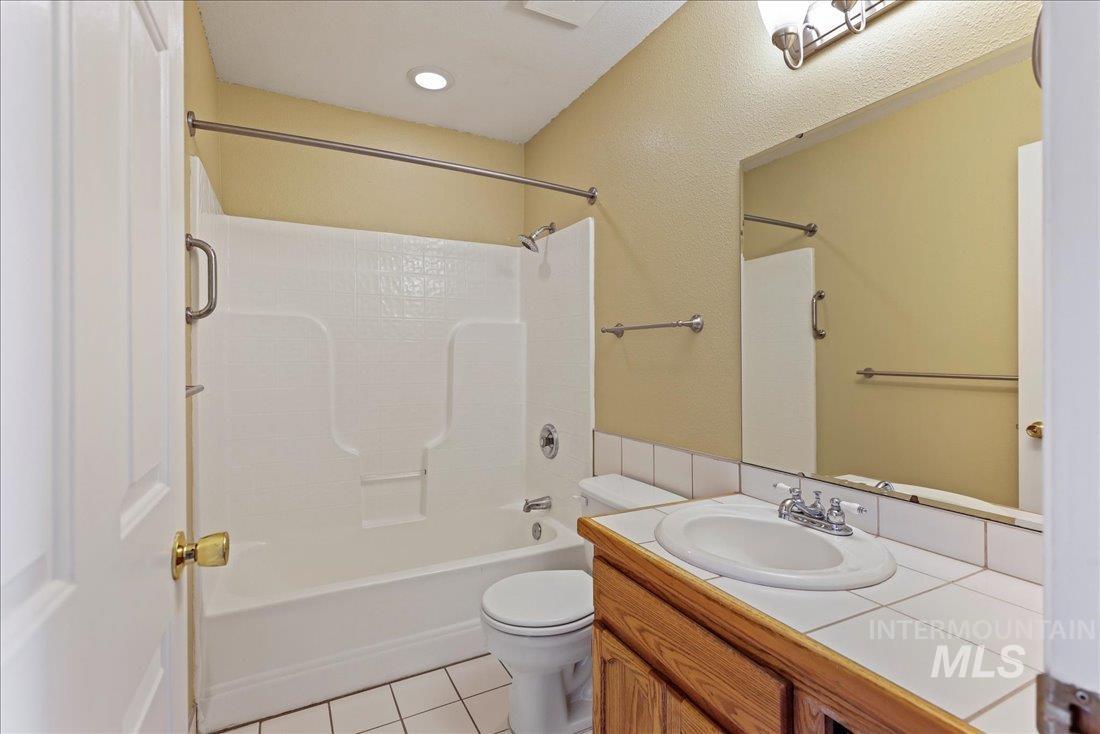 37 Valley Vista Dr, Garden Valley, Idaho 83622, 5 Bedrooms, 2.5 Bathrooms, Residential For Sale, Price $950,000,MLS 98990563