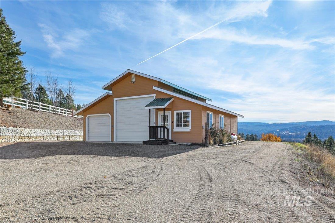 37 Valley Vista Dr, Garden Valley, Idaho 83622, 5 Bedrooms, 2.5 Bathrooms, Residential For Sale, Price $950,000,MLS 98990563