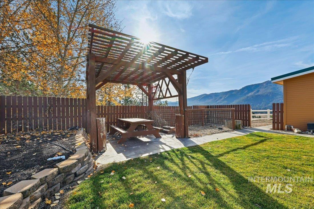 37 Valley Vista Dr, Garden Valley, Idaho 83622, 5 Bedrooms, 2.5 Bathrooms, Residential For Sale, Price $950,000,MLS 98990563