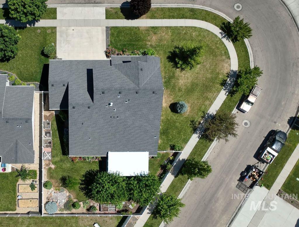 647 S Weston Creek Loop, Nampa, Idaho 83686, 3 Bedrooms, 2.5 Bathrooms, Residential For Sale, Price $460,000,MLS 98990564