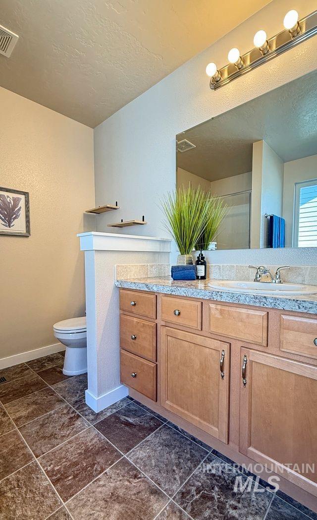 647 S Weston Creek Loop, Nampa, Idaho 83686, 3 Bedrooms, 2.5 Bathrooms, Residential For Sale, Price $460,000,MLS 98990564