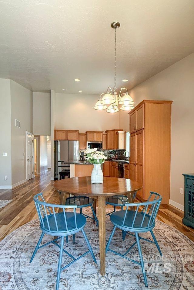 647 S Weston Creek Loop, Nampa, Idaho 83686, 3 Bedrooms, 2.5 Bathrooms, Residential For Sale, Price $460,000,MLS 98990564