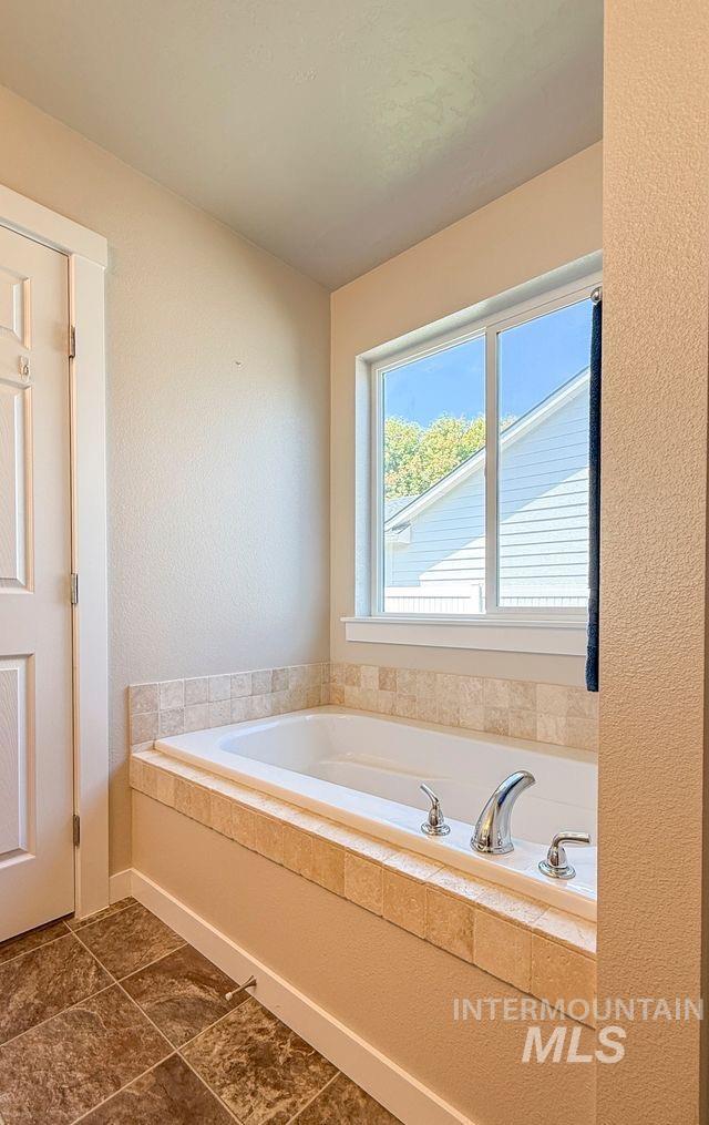 647 S Weston Creek Loop, Nampa, Idaho 83686, 3 Bedrooms, 2.5 Bathrooms, Residential For Sale, Price $460,000,MLS 98990564