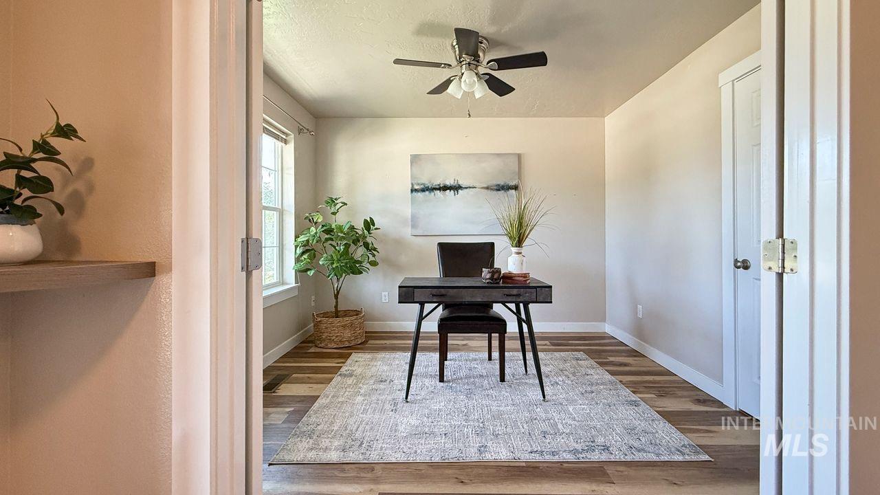 647 S Weston Creek Loop, Nampa, Idaho 83686, 3 Bedrooms, 2.5 Bathrooms, Residential For Sale, Price $460,000,MLS 98990564