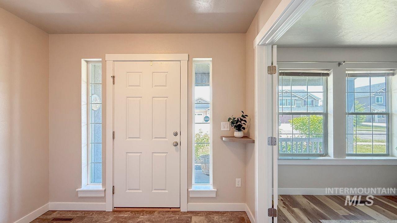 647 S Weston Creek Loop, Nampa, Idaho 83686, 3 Bedrooms, 2.5 Bathrooms, Residential For Sale, Price $460,000,MLS 98990564