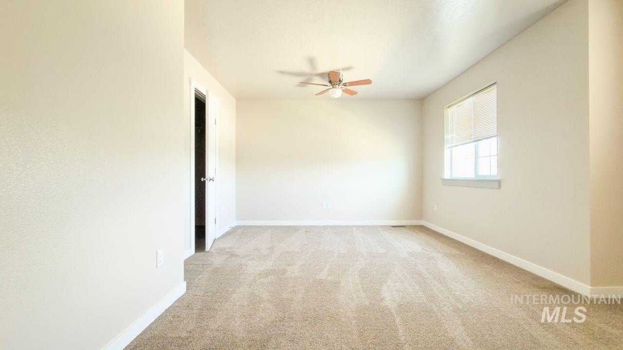 647 S Weston Creek Loop, Nampa, Idaho 83686, 3 Bedrooms, 2.5 Bathrooms, Residential For Sale, Price $460,000,MLS 98990564