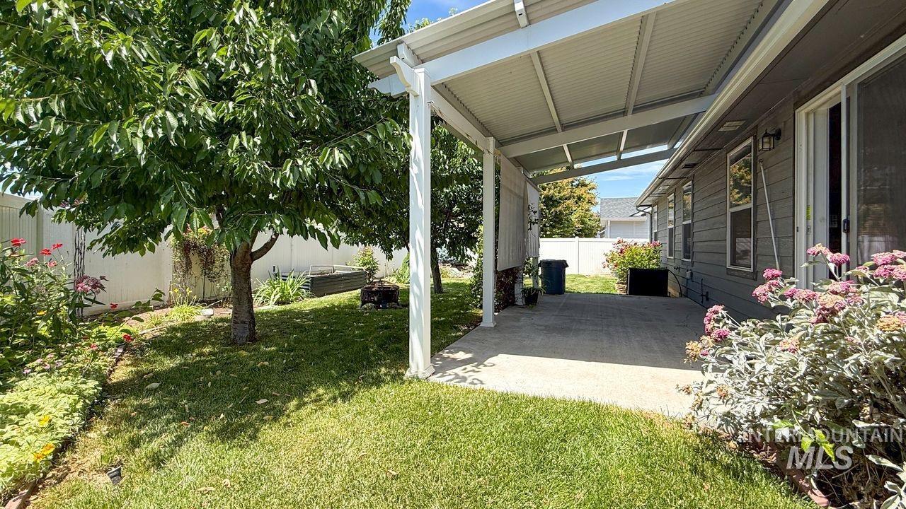 647 S Weston Creek Loop, Nampa, Idaho 83686, 3 Bedrooms, 2.5 Bathrooms, Residential For Sale, Price $460,000,MLS 98990564