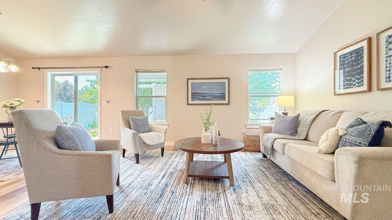 647 S Weston Creek Loop, Nampa, Idaho 83686, 3 Bedrooms, 2.5 Bathrooms, Residential For Sale, Price $460,000,MLS 98990564