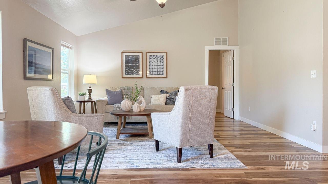 647 S Weston Creek Loop, Nampa, Idaho 83686, 3 Bedrooms, 2.5 Bathrooms, Residential For Sale, Price $460,000,MLS 98990564