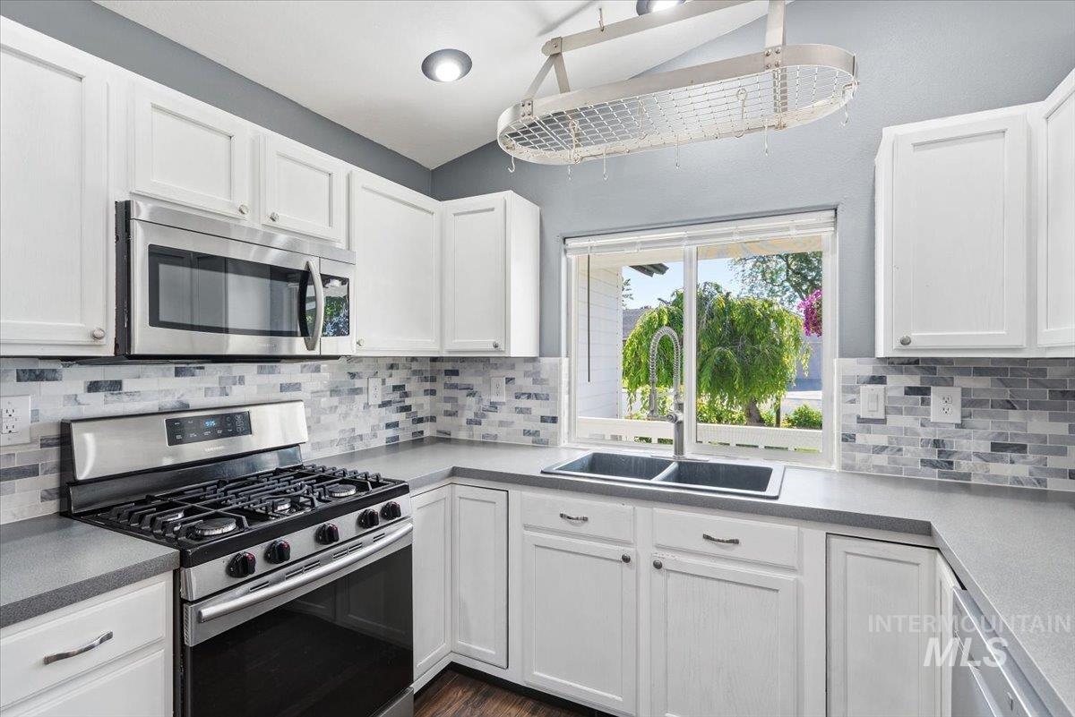 737 S Muscovy Avenue, Meridian, Idaho 83642, 3 Bedrooms, 2 Bathrooms, Residential For Sale, Price $434,500,MLS 98990573