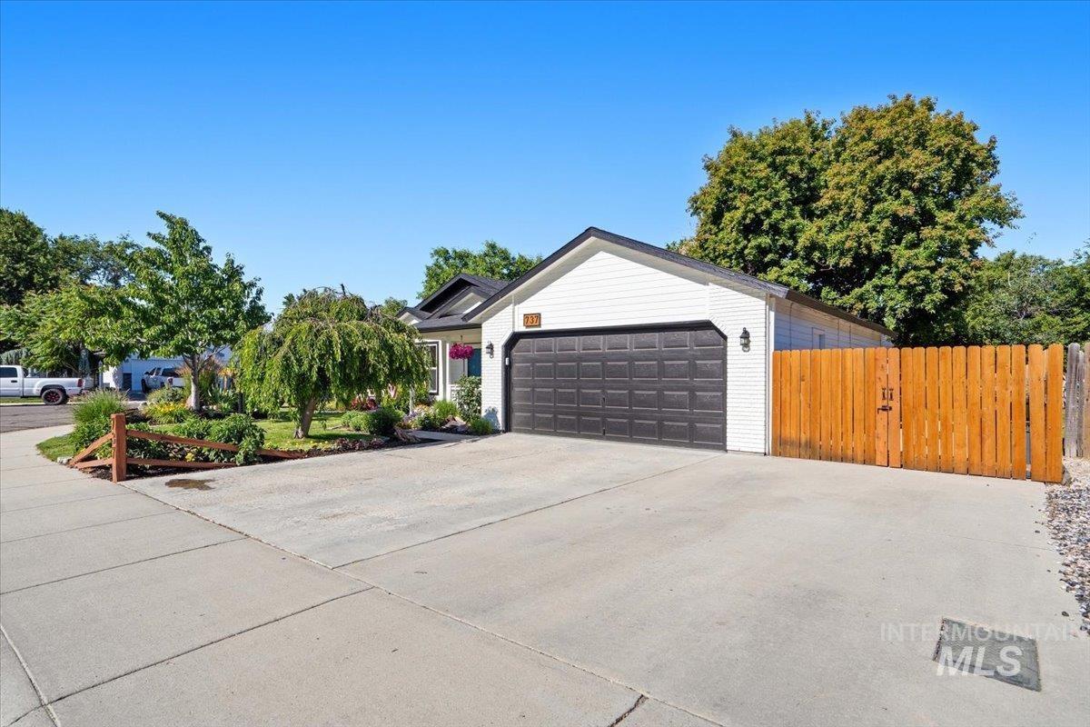 737 S Muscovy Avenue, Meridian, Idaho 83642, 3 Bedrooms, 2 Bathrooms, Residential For Sale, Price $434,500,MLS 98990573