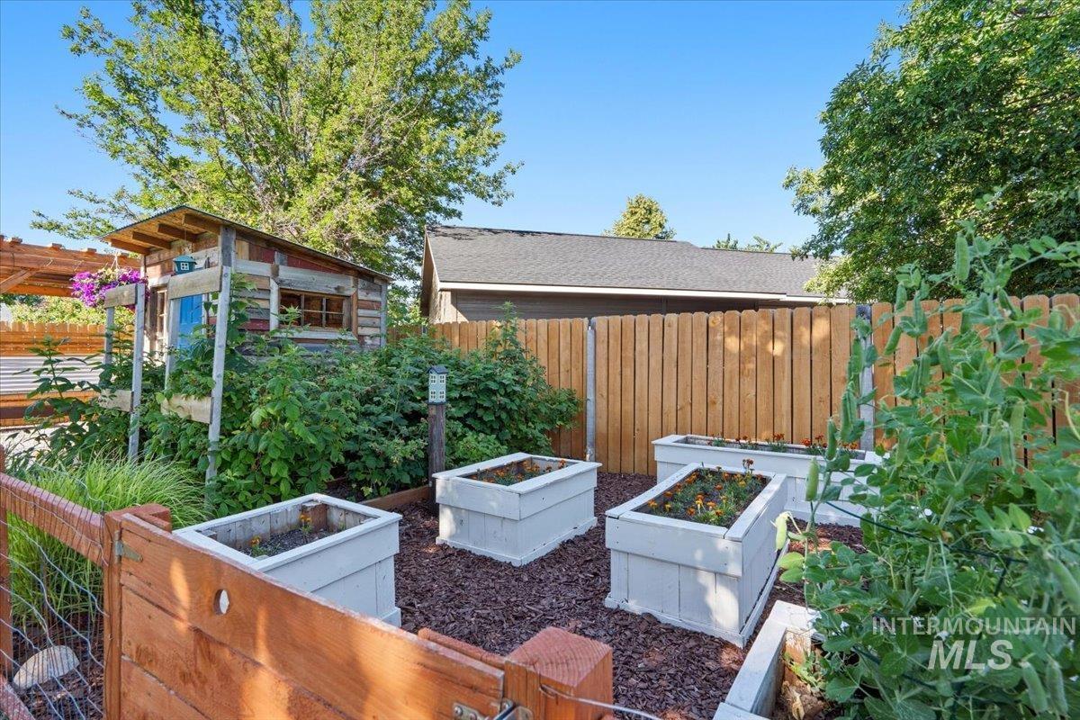 737 S Muscovy Avenue, Meridian, Idaho 83642, 3 Bedrooms, 2 Bathrooms, Residential For Sale, Price $434,500,MLS 98990573