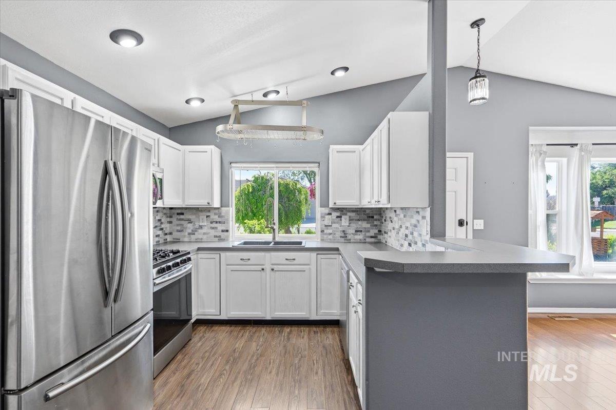 737 S Muscovy Avenue, Meridian, Idaho 83642, 3 Bedrooms, 2 Bathrooms, Residential For Sale, Price $434,500,MLS 98990573