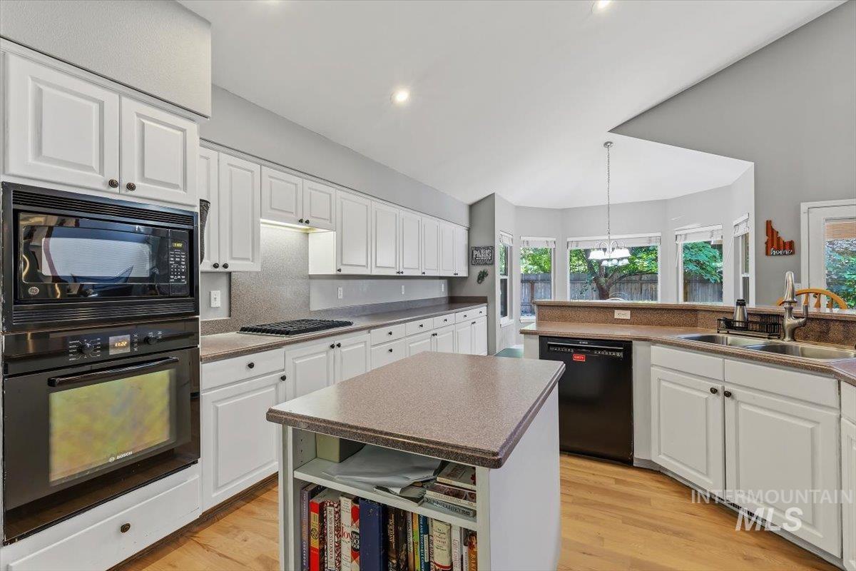 8001 W Innsbrook Ct, Boise, Idaho 83704, 5 Bedrooms, 2.5 Bathrooms, Residential For Sale, Price $749,000,MLS 98990575