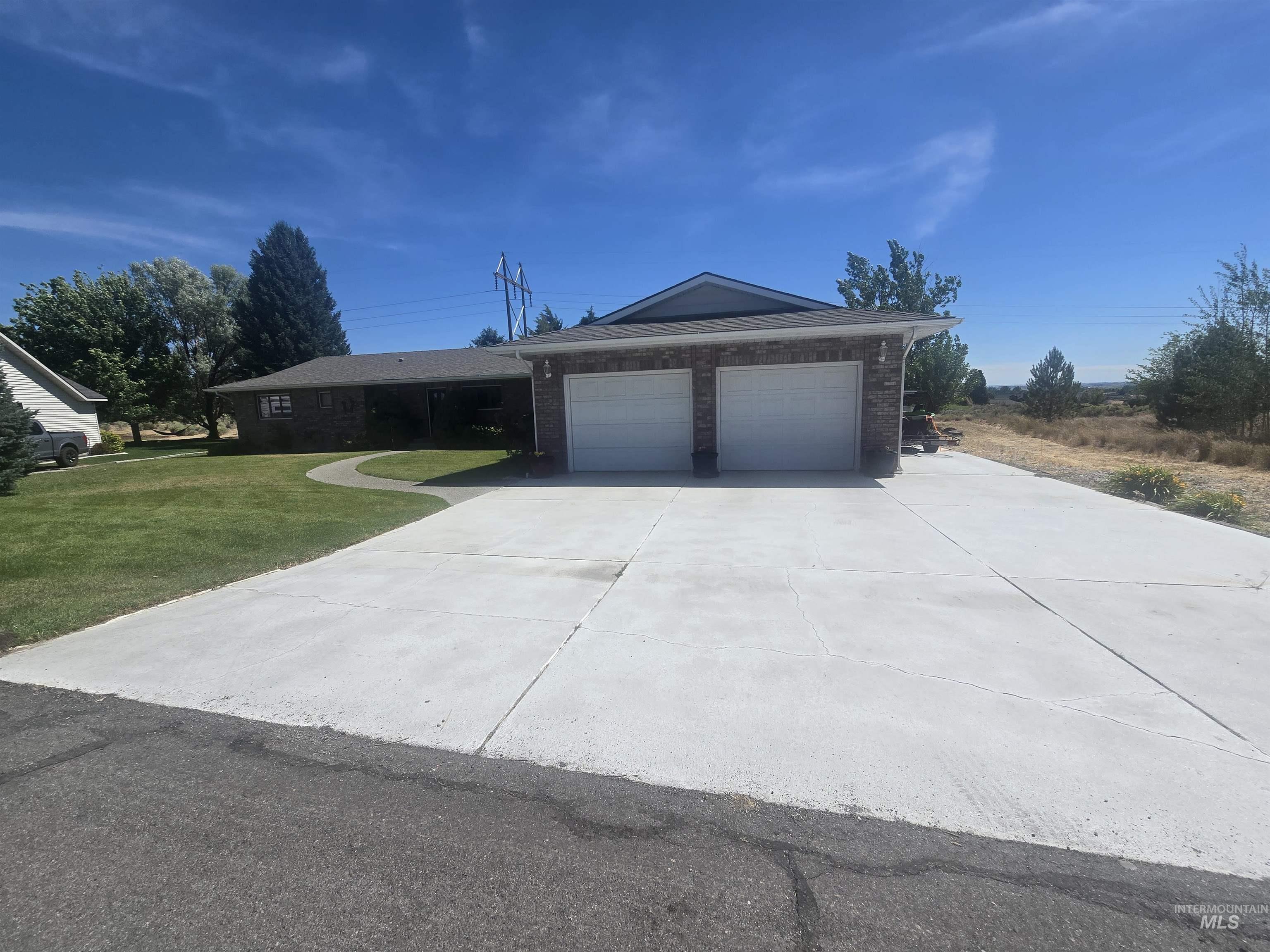 130 Doral Dr, Jerome, Idaho 83338, 3 Bedrooms, 2.5 Bathrooms, Residential For Sale, Price $535,000,MLS 98990576