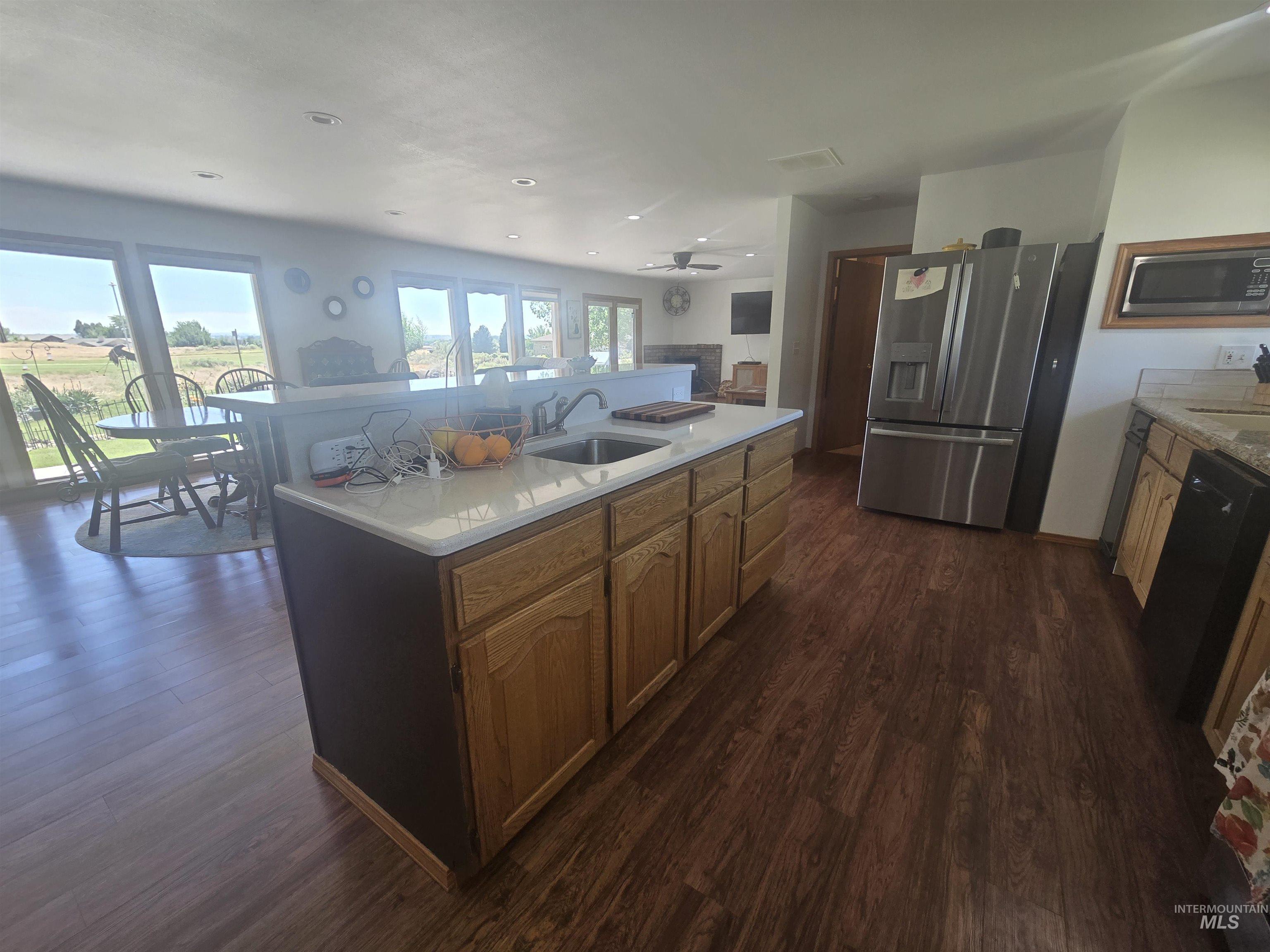 130 Doral Dr, Jerome, Idaho 83338, 3 Bedrooms, 2.5 Bathrooms, Residential For Sale, Price $535,000,MLS 98990576